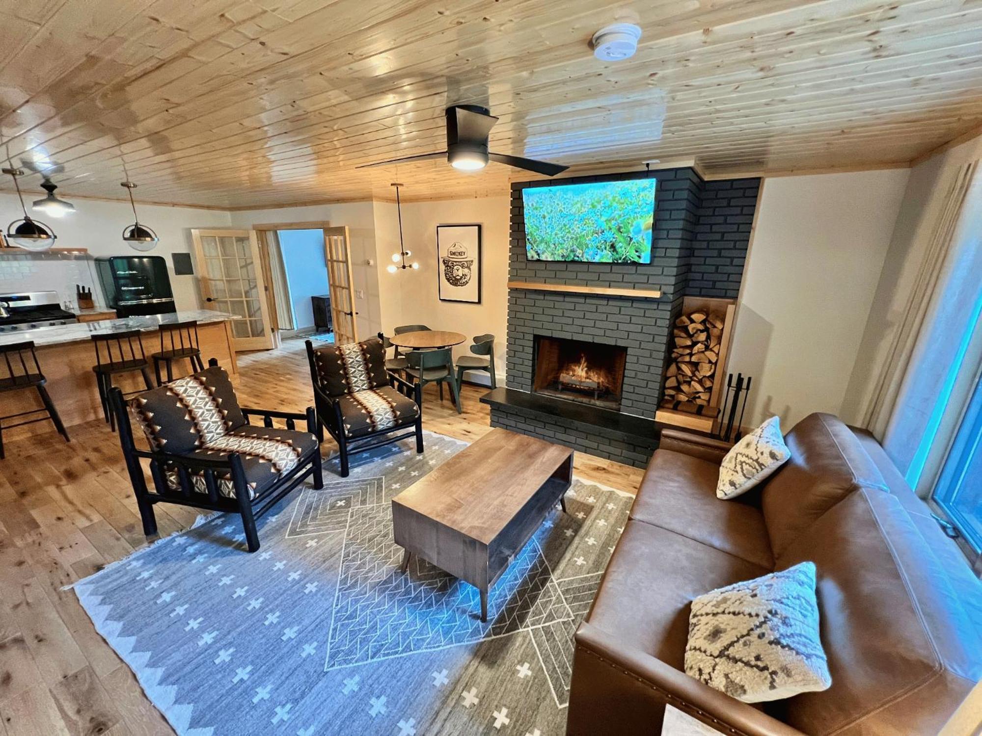 Thomsonite Inn On Lake Superior Grand Marais Room photo