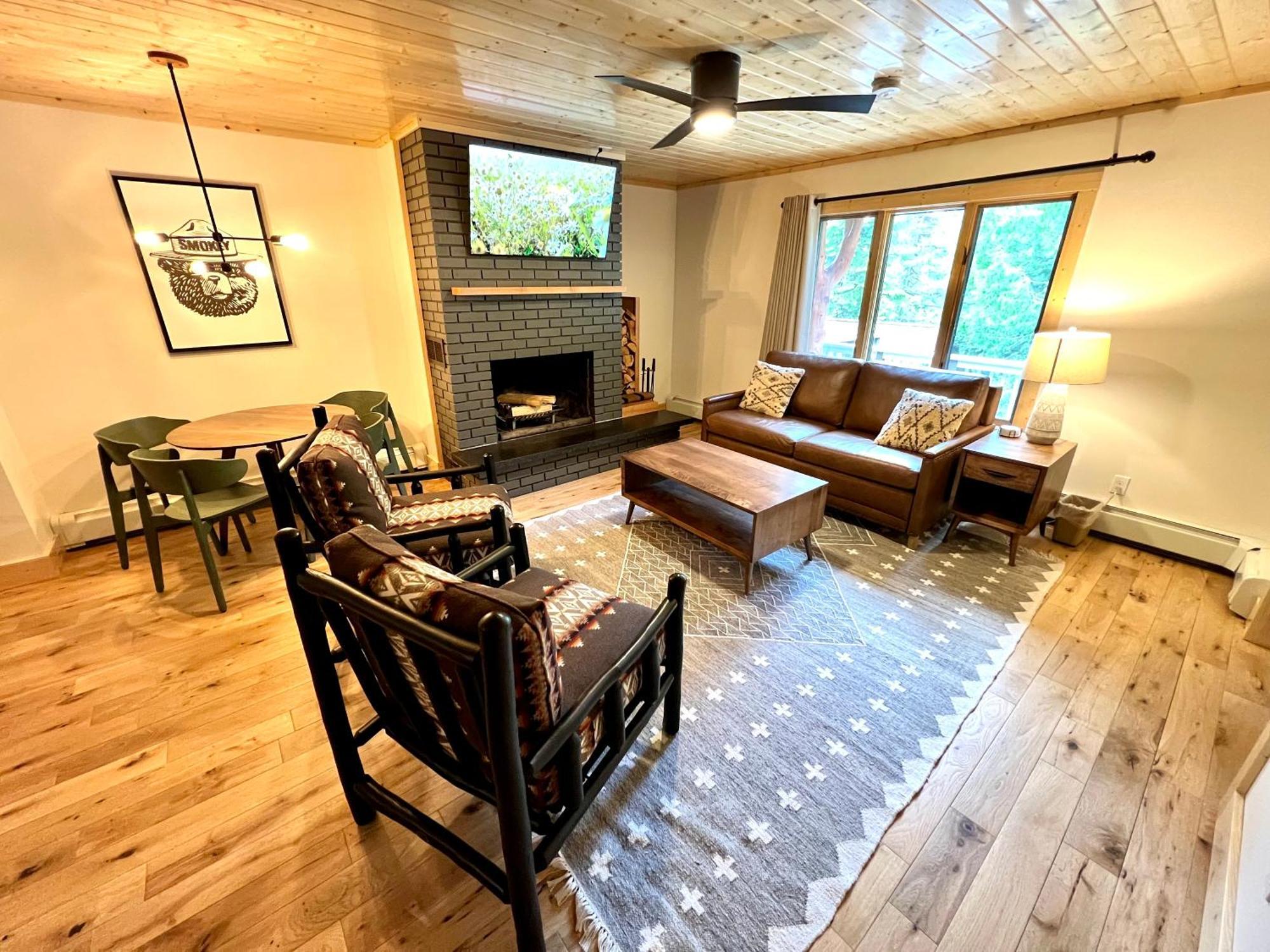 Thomsonite Inn On Lake Superior Grand Marais Room photo